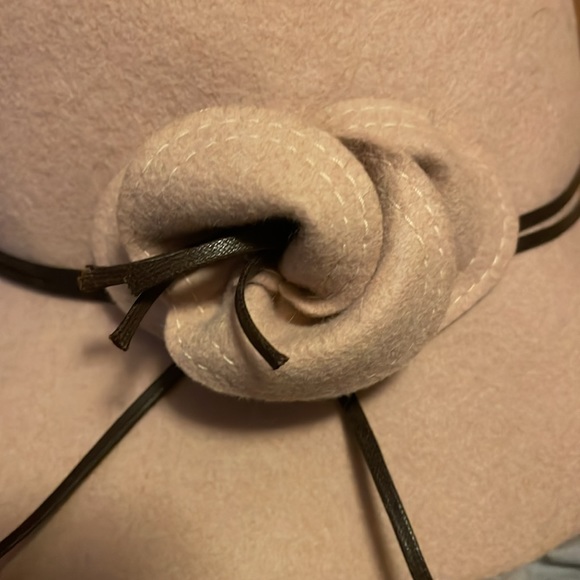 Vintage (20 years old) women’s wool banana republic hat. Made in Italy. S/M - Picture 2 of 7